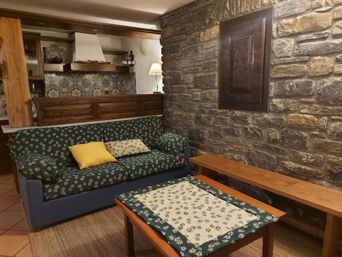 La Taverna Alloggio Ad Uso Turistico - Vda -Sarre - Cir- 0073 Aosta Exterior foto